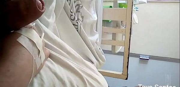  Enseñando la verga a Militar en Hospital | Masturbándome en baño de Cirujía   Lechazo